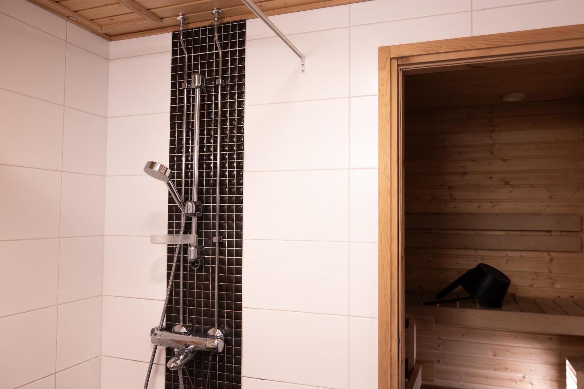 רובניימי Aurora Paroni Suite With Sauna מראה חיצוני תמונה